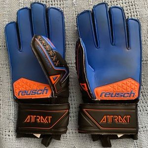 Reusch soccer goalkeeper gloves, size 8, EUC